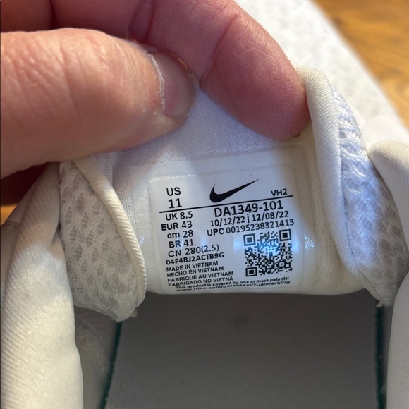 Nike White and Gray Women’s Walking Shoe. Women’s size 11 - Picture 12 of 13